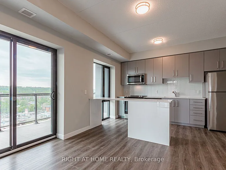 15 Queen St S #1014 — Photo 3