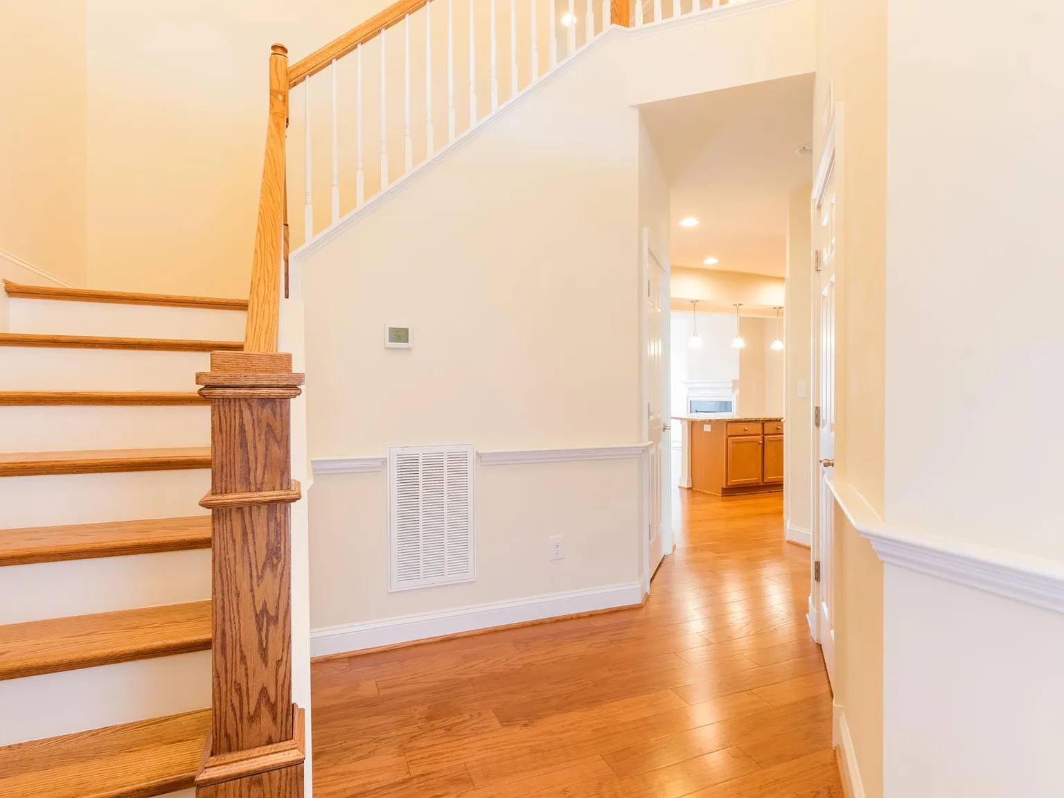 3 bed, 3.5 bath, 2946 sqft, $3,350 — Photo 2