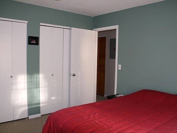 Master Bedroom 12x10.5  (2 closets)