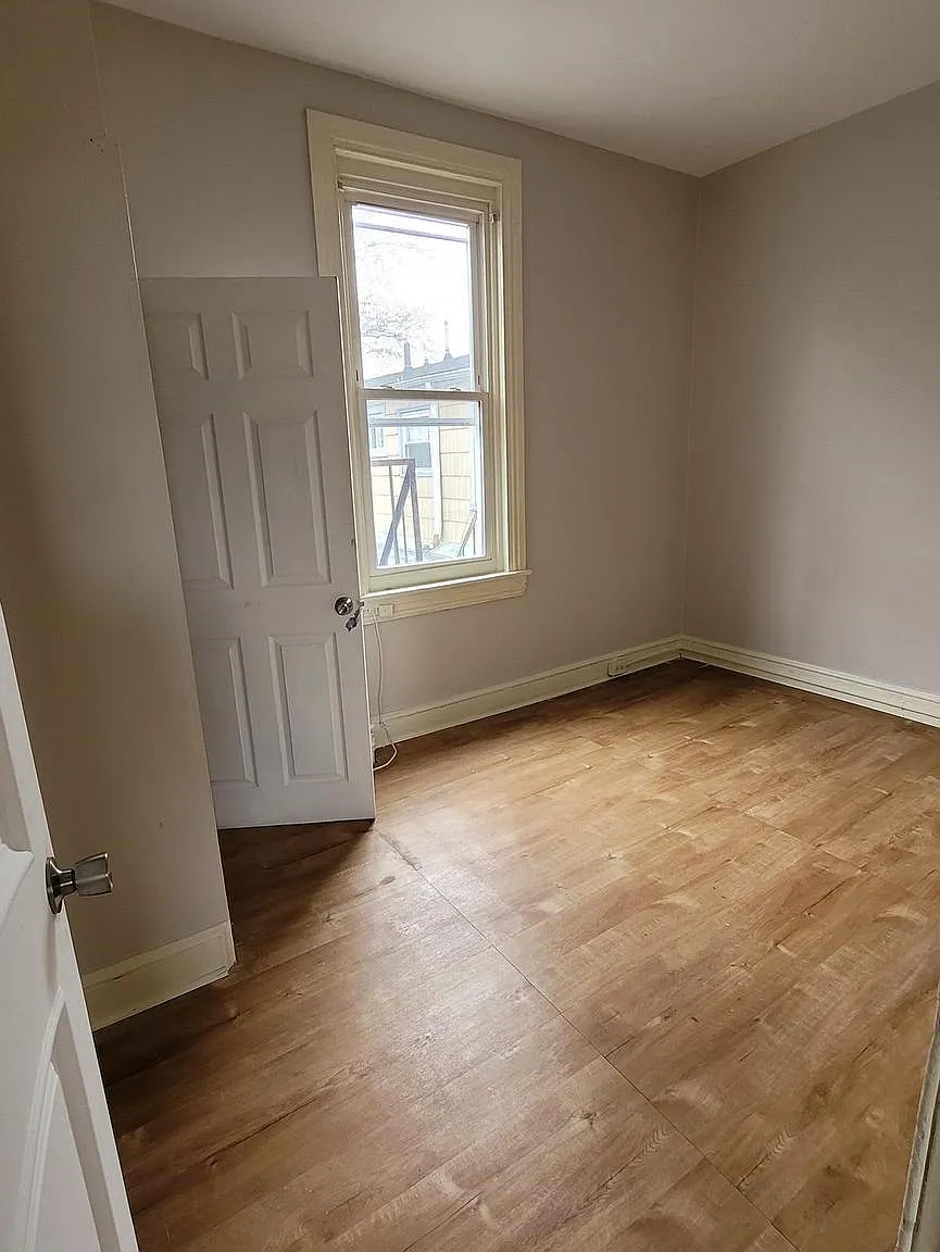 1 bed, 3096 sqft, $1,150 — Photo 4