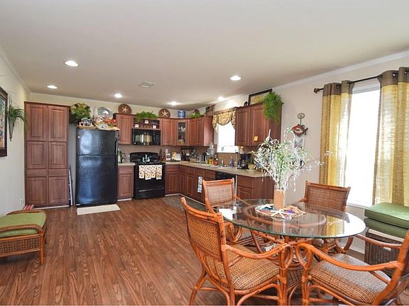 2nd image of 946 Yucca Dr #157