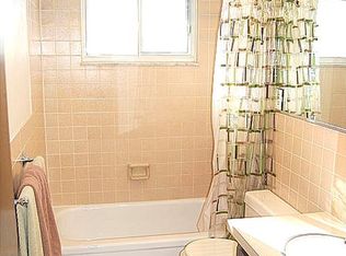 3565 Bendelow Rd, Rochester Hills, MI 48307