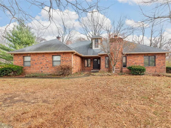 10 Deerwood Trl, Fairview Heights, IL 62208