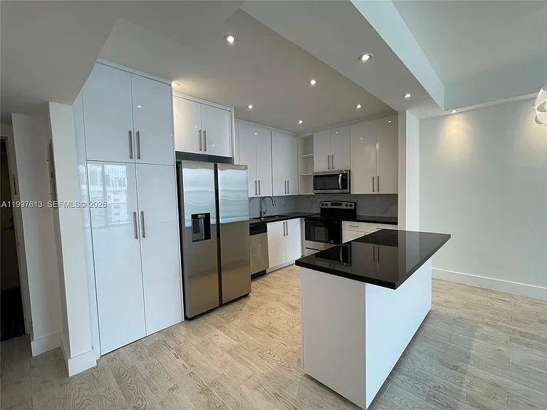 19390 Collins Ave #2 — Photo 24