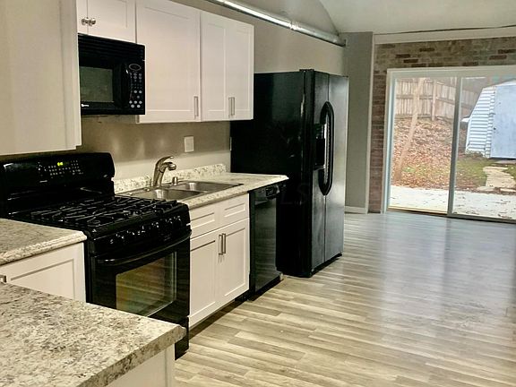 4th image of 2068 Margaret Ave