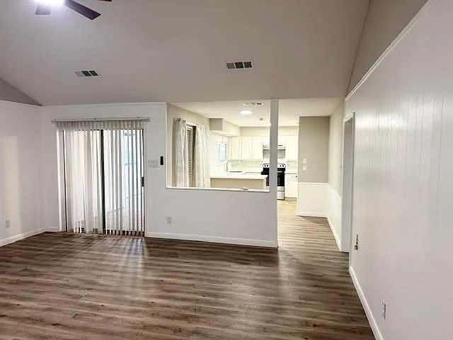 3 bed, 2.0 bath, 1662 sqft, $1,600 — Photo 3