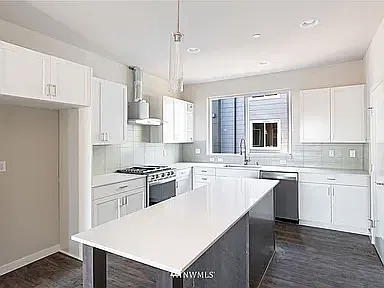 2 bed, 1325 sqft, $3,200 — Photo 4