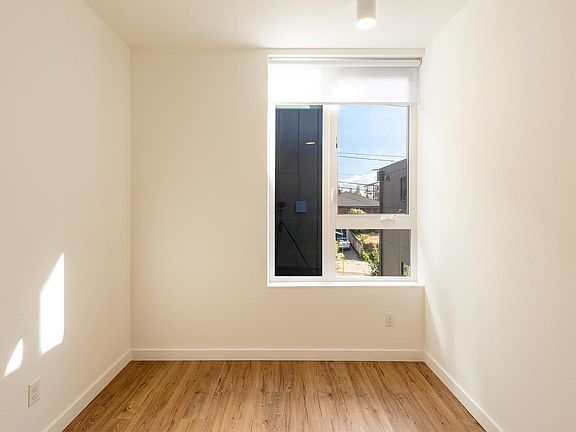 5th image of 2119 13th Ave S #103