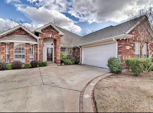 800 Saint Matthew Dr, Mansfield, TX 76063