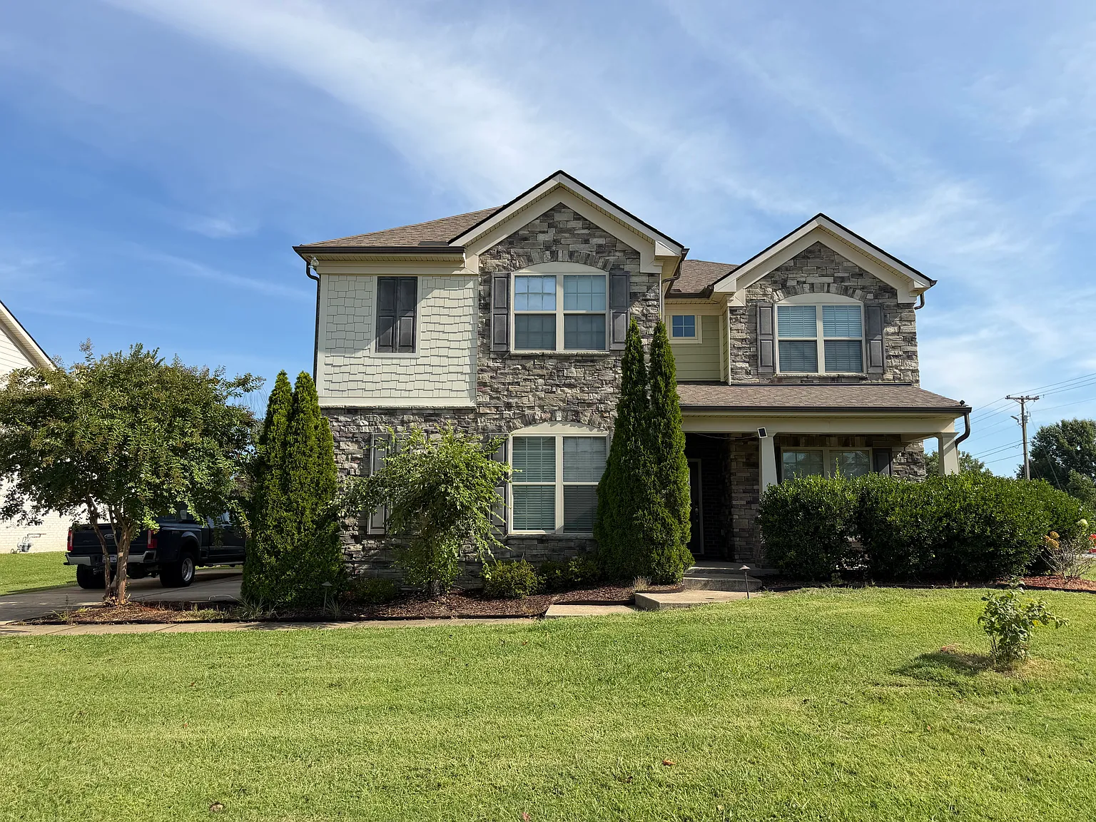 5 bed, 2900 sqft, $2,995 — Photo 1