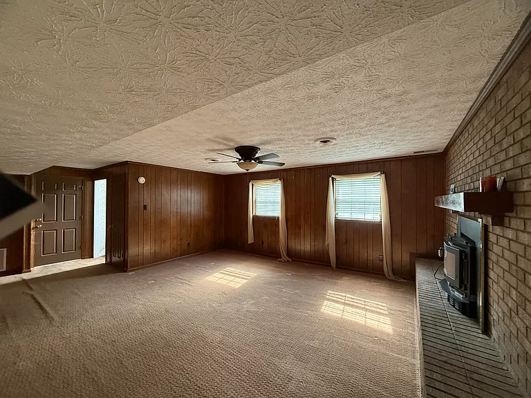 3924 Gladman Way — Photo 21