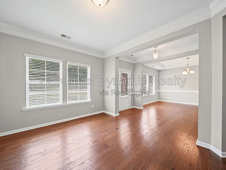 1912 Madeira Cir — Photo 5