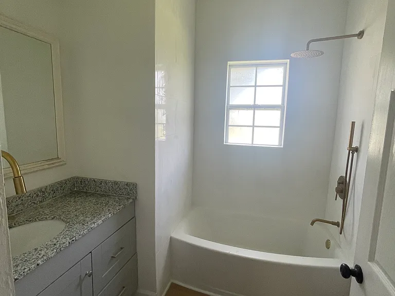 638 W Main St — Photo 15
