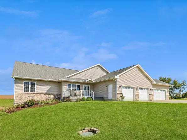 9992 S 112th Ave W, Prairie City, IA 50228