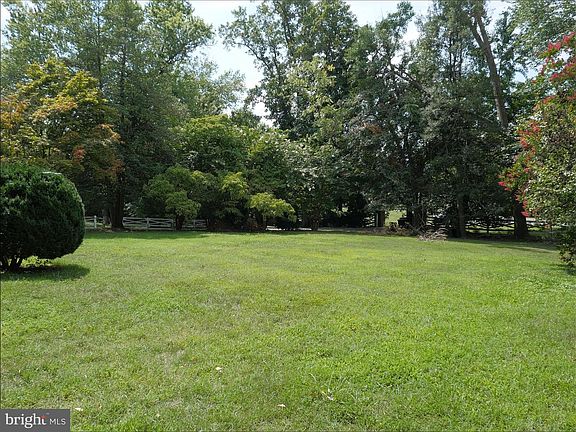 5th image of 8971 Fort Hunt Rd
