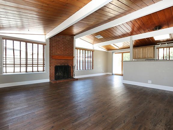 Open Concept! Livingroom, Dinning Room & Kitchen .