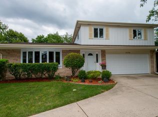 1774 Azalea Pl, Mount Prospect, IL 60056