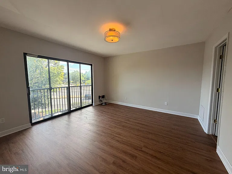 6 Monroe St #301 — Photo 15