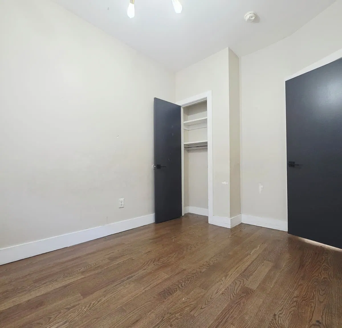 3 bed, 1000 sqft, $2,400 — Photo 4