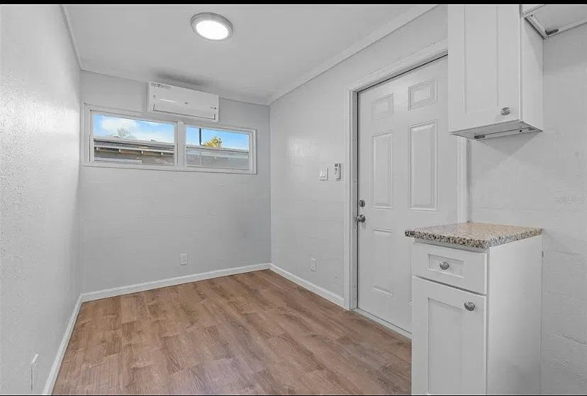 1 bed, 400 sqft, $1,300 — Photo 2
