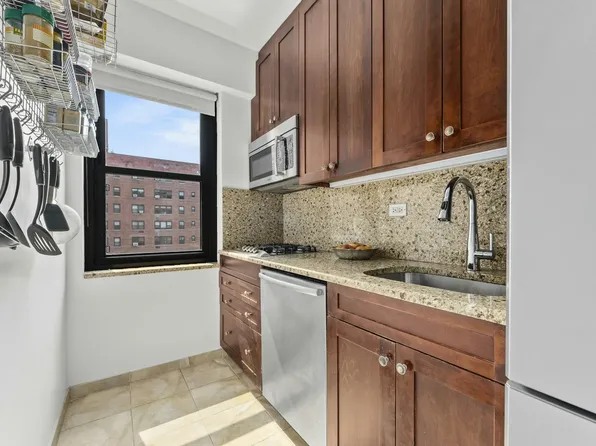 11 Riverside Drive 14OW image 3 of 12