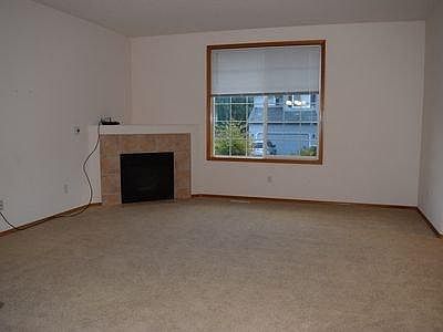 Living area that joins dining area (Open concept)