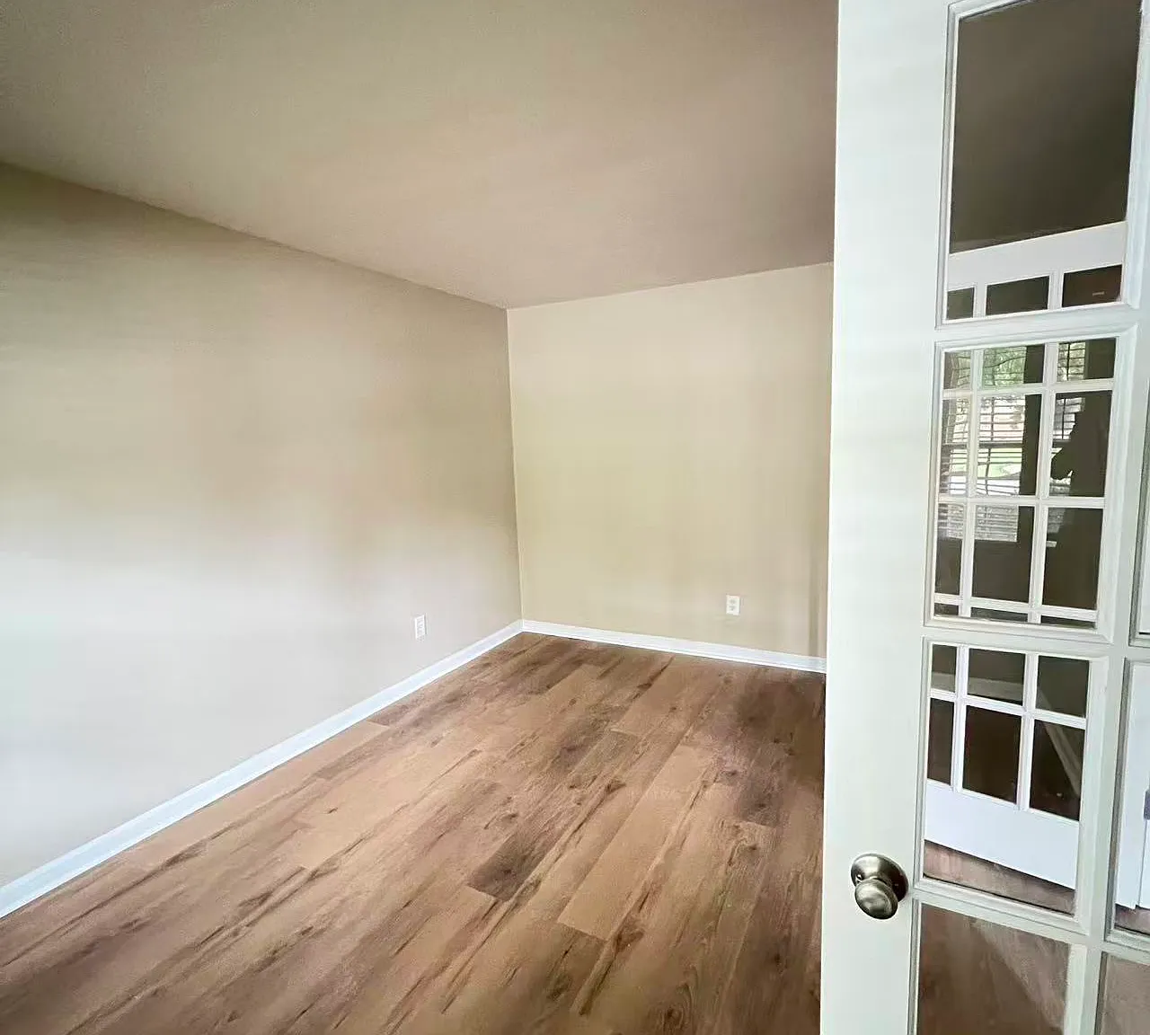 4 bed, 2.5 bath, 2755 sqft, $2,300 — Photo 3