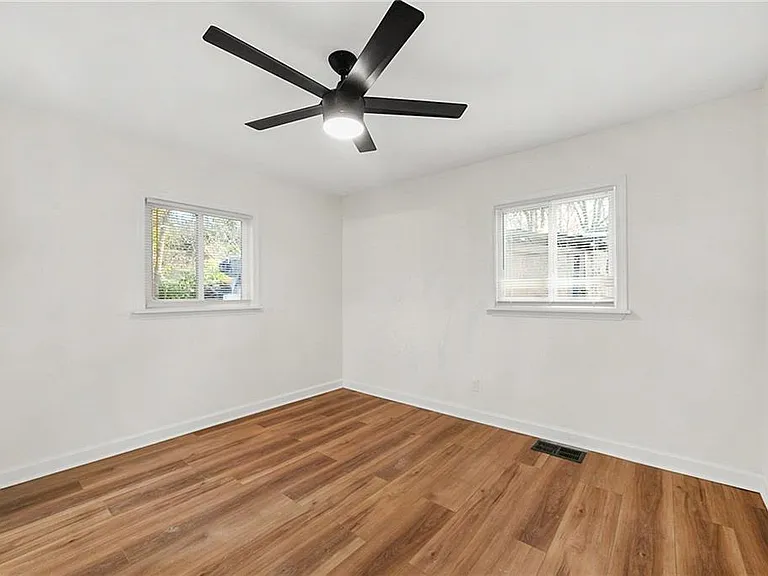 578 Alfred Rd NW — Photo 10