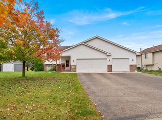 10929 Shoreline Ct, Chisago City, MN 55013