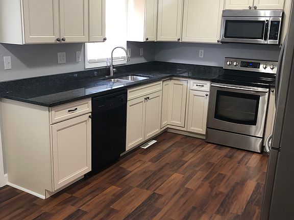 3rd image of 627 Huron Dr