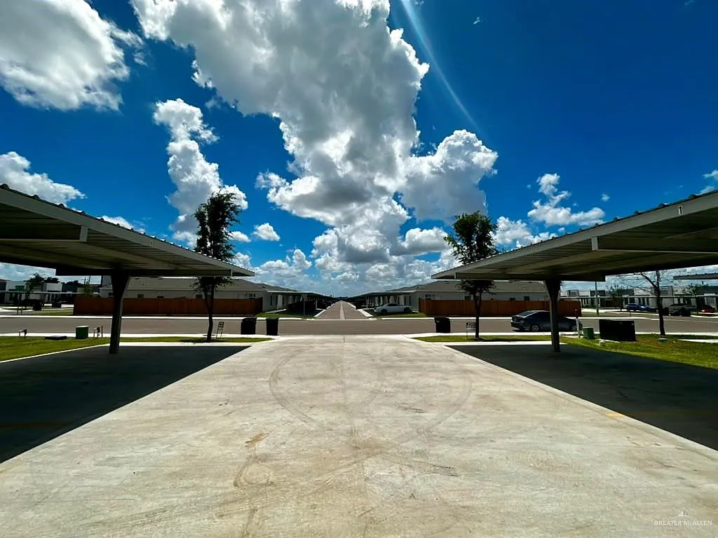 2 bed, 2.0 bath, 950 sqft, $1,200 — Photo 2
