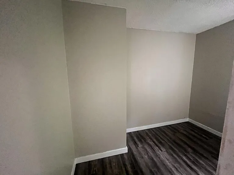 348 Kathleen St — Photo 8