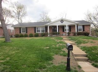 470 Ivywood Dr, Ballwin, MO 63011