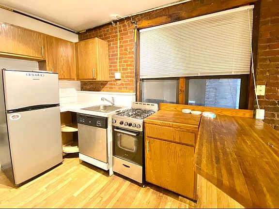 3rd image of 33 Crosby St APT 2F
