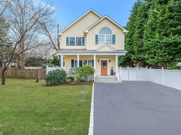 6 Helen Court, Nesconset, NY 11767