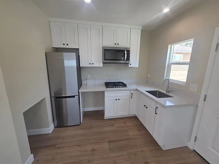 257 E Edna Pl — Photo 3