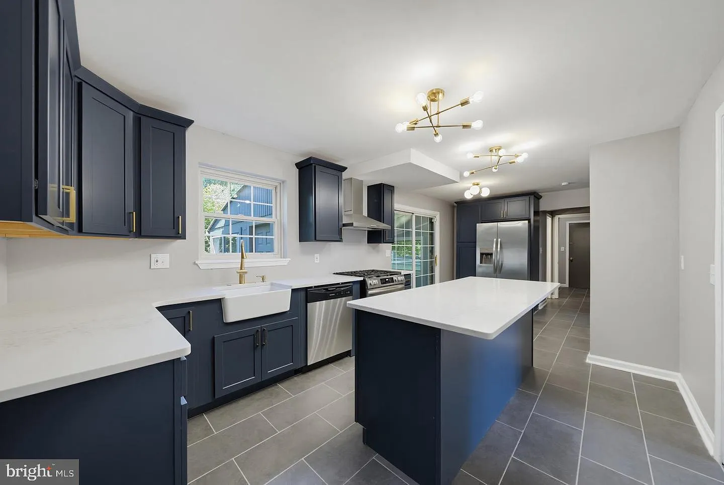 4 bed, 3.5 bath, 3512 sqft, $5,000 — Photo 1