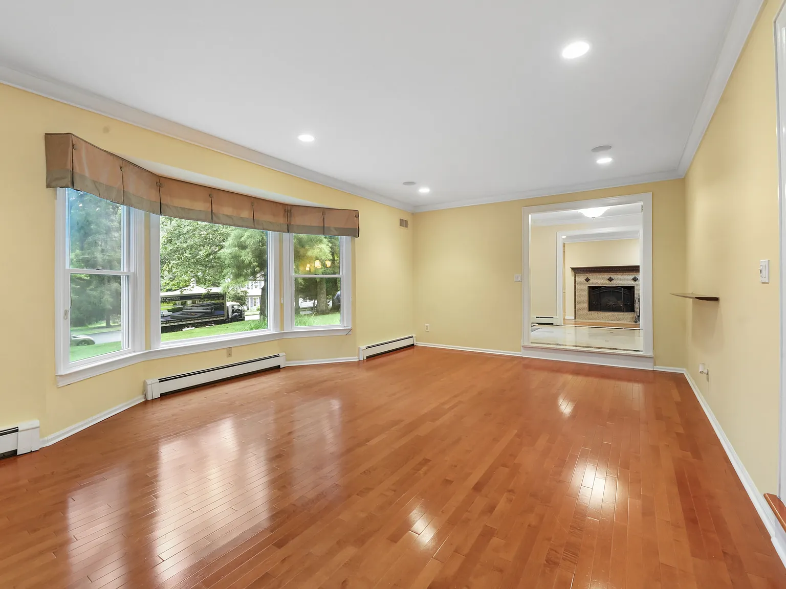 5 bed, 3.5 bath, $8,400 — Photo 4