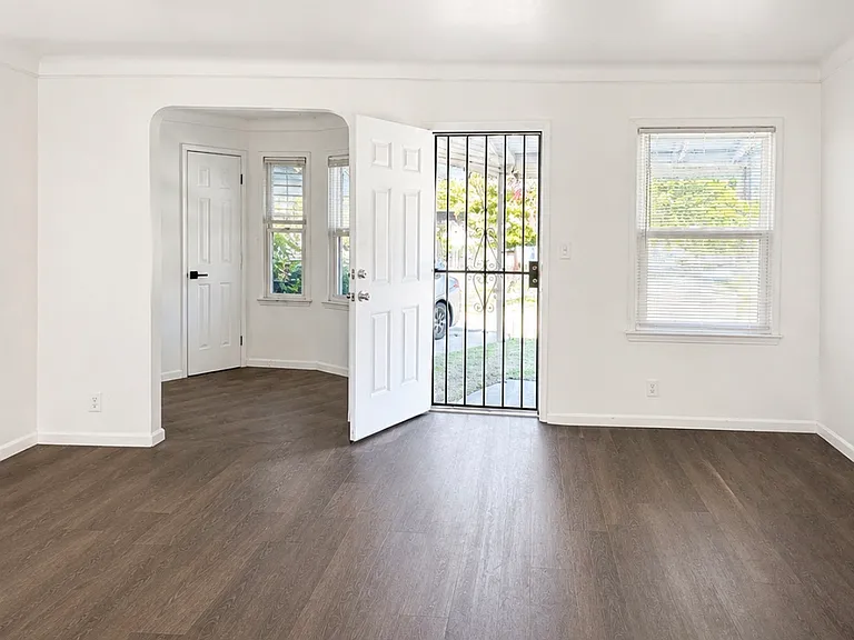 11017 Worden St — Photo 2