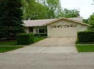 1011 Mercury Dr, Schaumburg, IL 60193