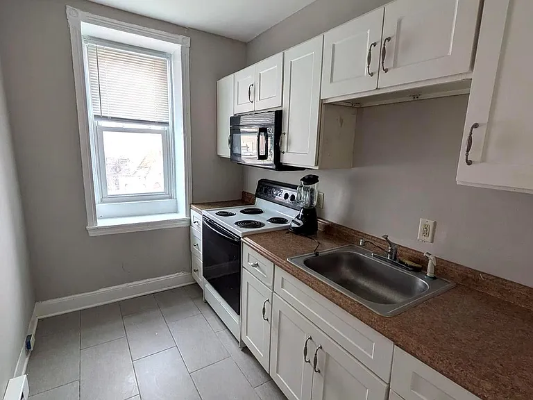 1343 W Pike St #3 — Photo 10