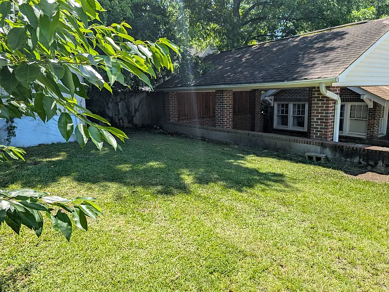2201 Blossom St — Photo 4