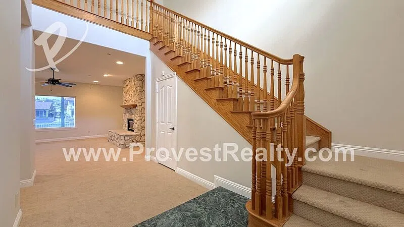 3 bed, 3.0 bath, 2727 sqft, $3,000 — Photo 4