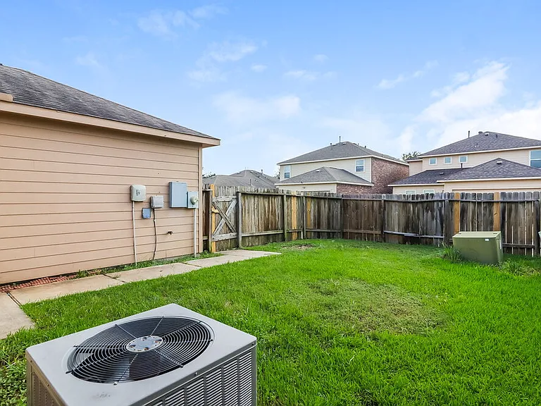 8119 Almera Falls Dr — Photo 15
