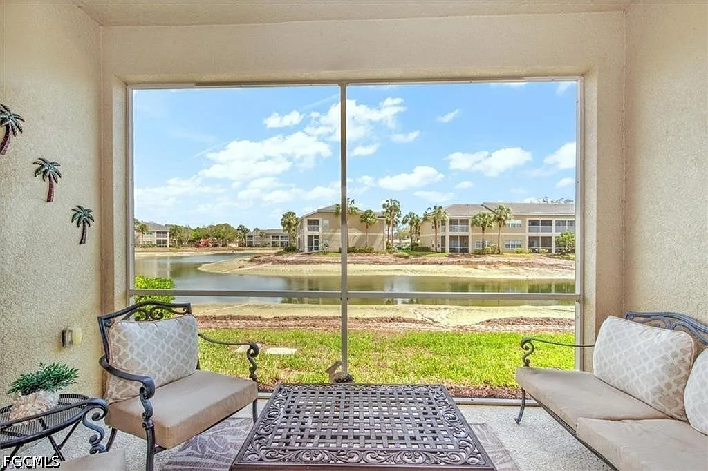 2 bed, 2.0 bath, 978 sqft, $1,300 — Photo 1