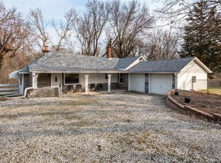 9753 N Holy Cross Rd, Fairview Heights, IL 62208