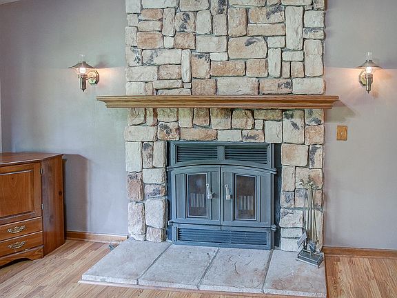 3rd image of 120 Parkview St