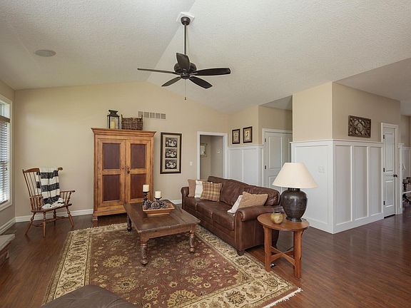 4th image of 236 Meadowbrook Ct
