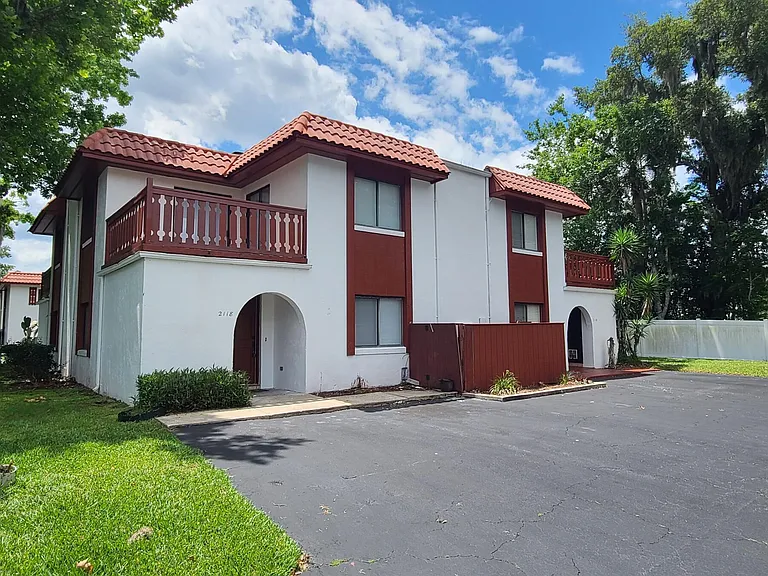 2118 Oak Meadow Cir — Photo 3