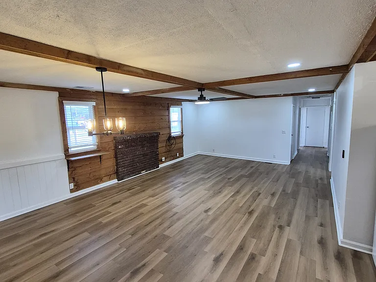 10611 W Manslick Rd — Photo 2